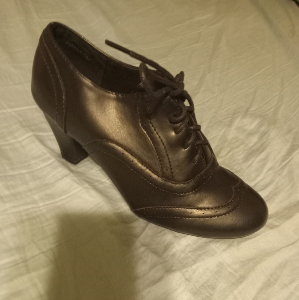New black low heel boots size 8